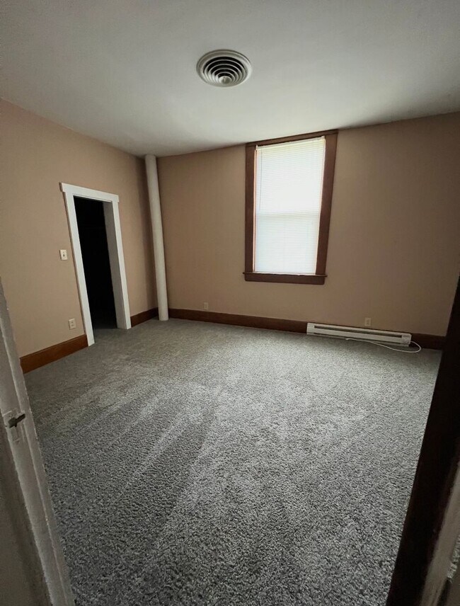 Building Photo - Spacious 5 Bedroom, 2 Bath available for the 2026 - 2027 school year