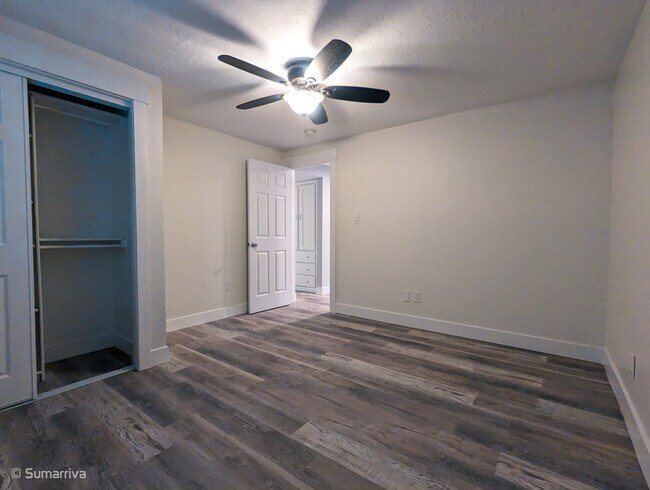 room 1.1 - 6541 S Begonia Dr