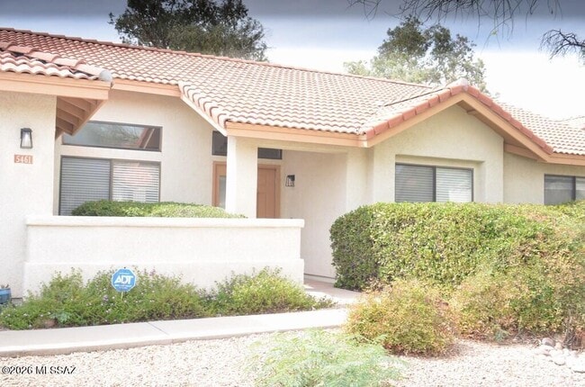 Building Photo - 5461 N Waterfield Dr