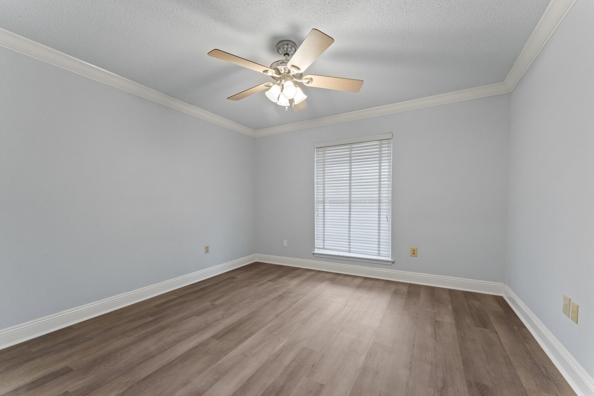 Building Photo - 601 Rue Cannes