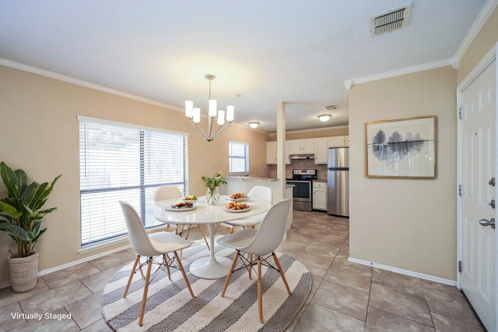 Building Photo - 7531 Lago Frio