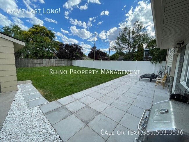 Building Photo - 1993 Champagne Ave