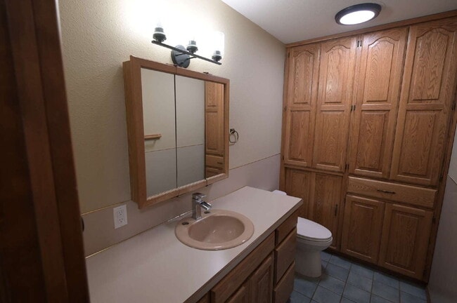 Building Photo - Single level, 3+ bed 3 bath, 2,932 sf home on 1.23 acres in Sequim