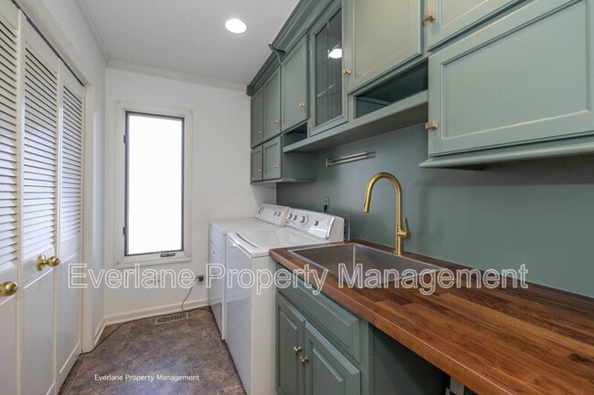 Building Photo - 499 W Main St