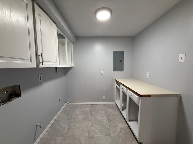 Building Photo - Nice 3 bedroom 2.5 bath near Jenks HS