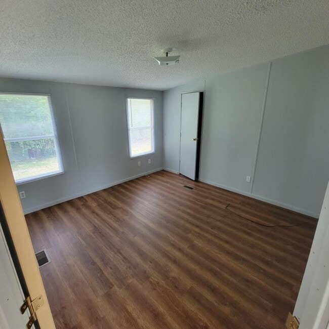 Building Photo - 1450 Broad St