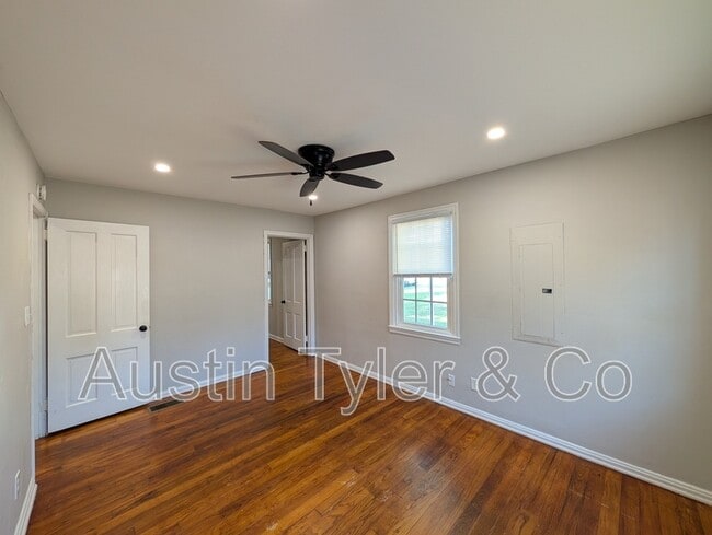 Building Photo - 4455 Broad St