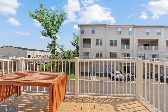 Building Photo - 819 Ambrose Ln