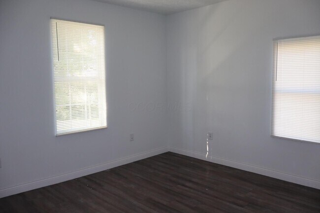 Building Photo - 2233 Groveport Rd