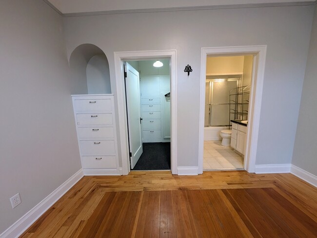 Building Photo - 14 S State St