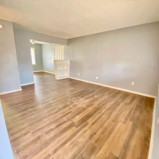 Building Photo - Handyman Special $0 First Month's Rent / “You fix, you SAVE BIG!!” Contact Mayshell for details: ...