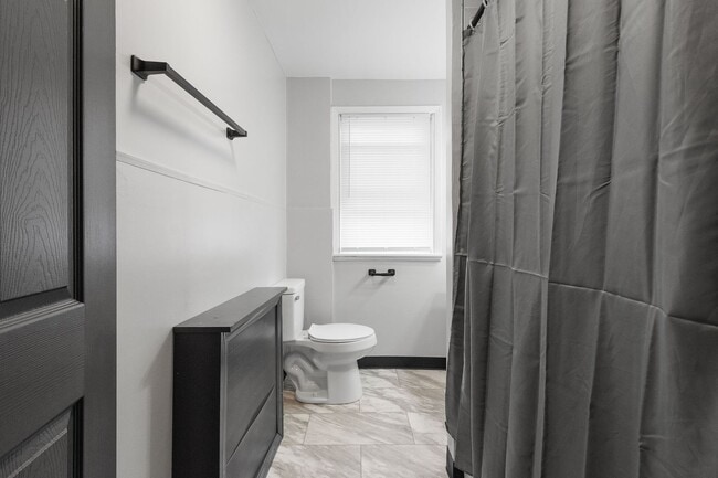 Building Photo - Stunning 5 bedroom home in Sheraden available Feb 1!