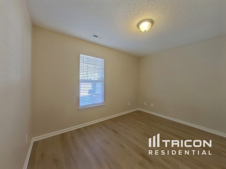 Building Photo - 2113 Sebastiani Dr