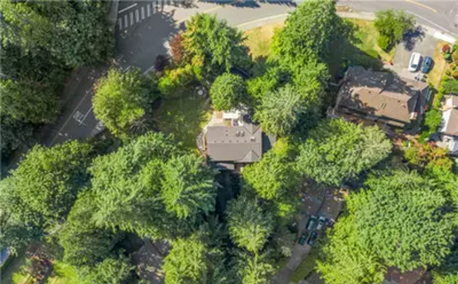 Building Photo - Beautifully refreshed gem with 4 beds and ...