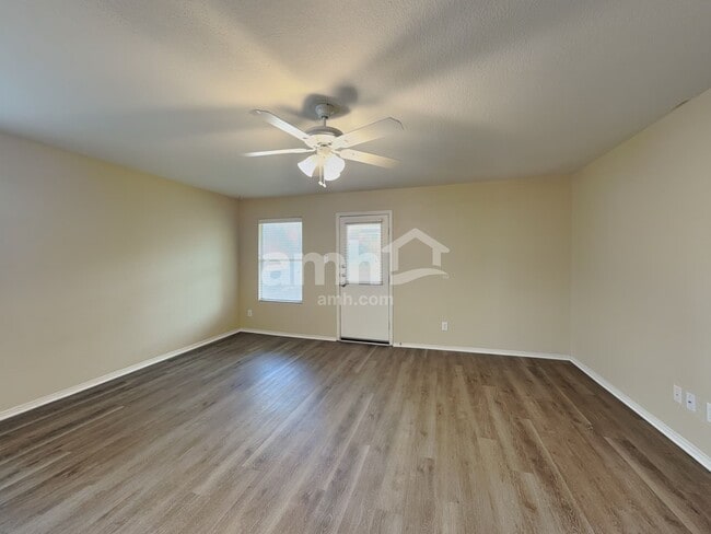 Building Photo - 806 Silverado Way