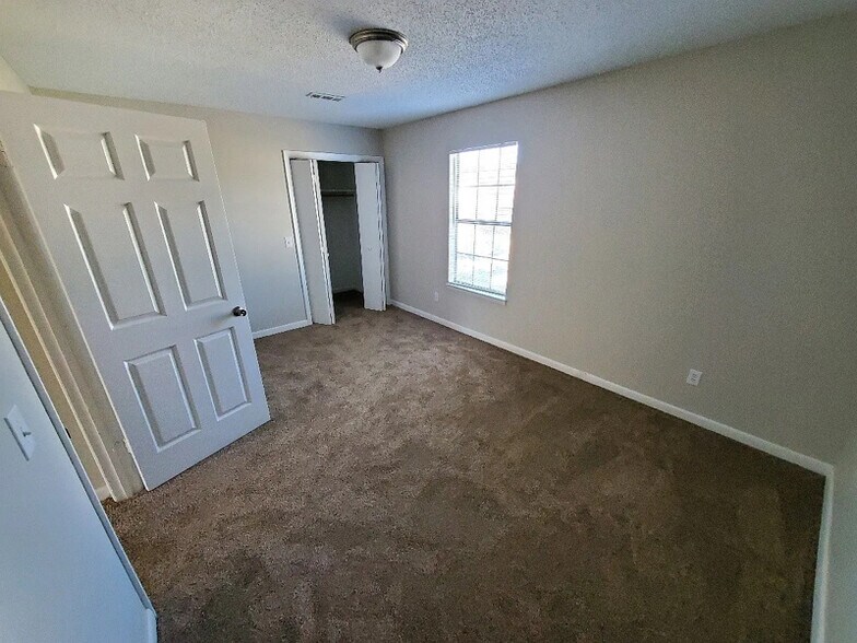 Building Photo - 1723 Westchester Dr