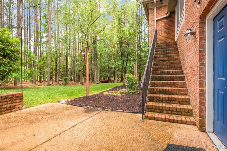 Building Photo - 11465 Pinewild Dr