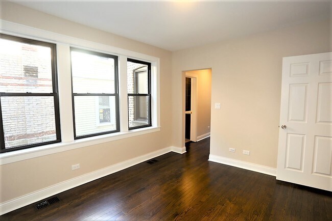 Building Photo - 4447 N Rockwell St