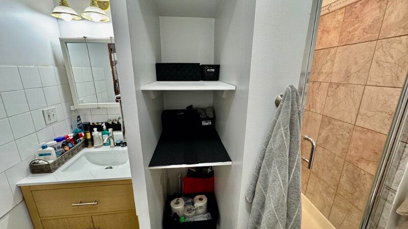 Building Photo - 1368 W Evergreen Ave