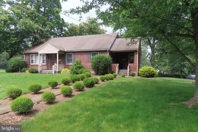 Building Photo - 14109 Buchanan Trail W