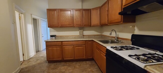 Building Photo - 29 ROOSEVELT Ave