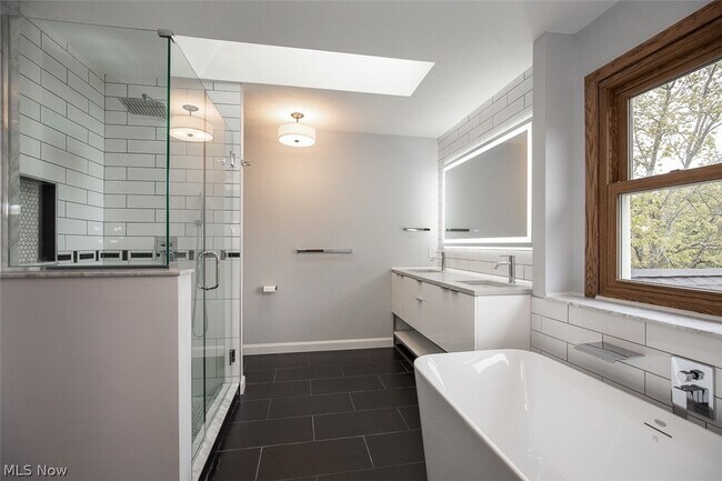 Building Photo - 7528 Lakedge Ct