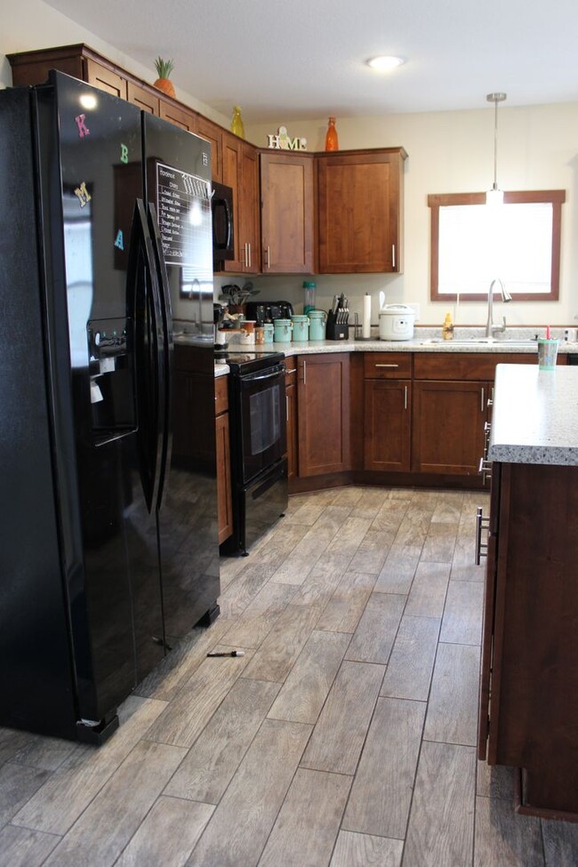 Building Photo - Single Family Home