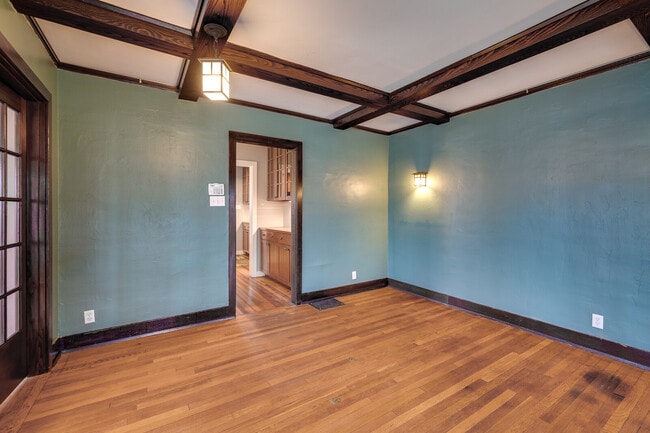 Building Photo - 126 Mahrt Ave