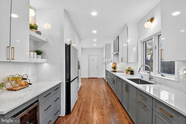 Building Photo - 3227 Ellicott St NW