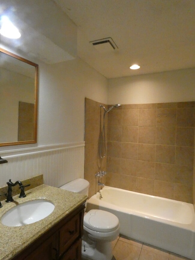 Building Photo - Beautiful Home in North Kansas City School District!