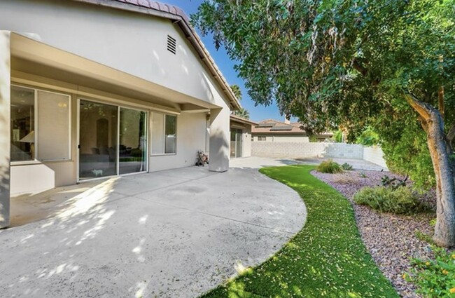 Building Photo - 43468 Amaryllis Way