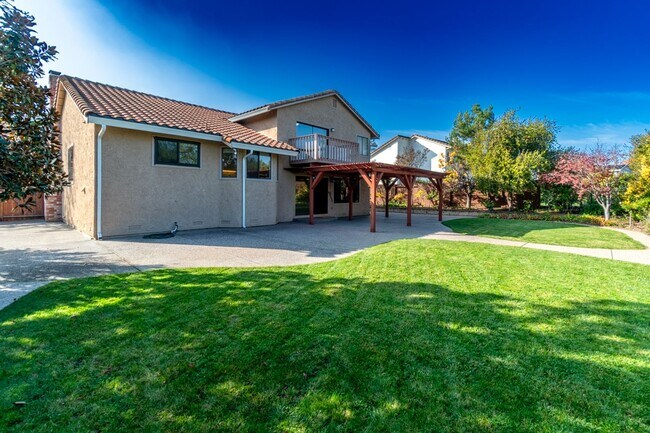 Building Photo - 2741 Seminole Dr