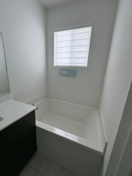 Master bathtop - 1763 SE 8th Pl