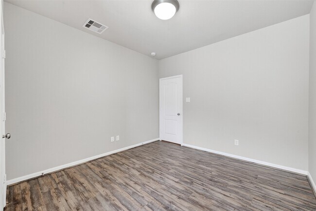 Building Photo - 5011 Pr Ter Ln