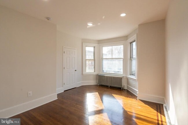 Building Photo - 5003 Pine St