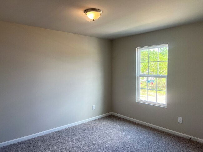 Building Photo - Wonderful Home in The Highlands