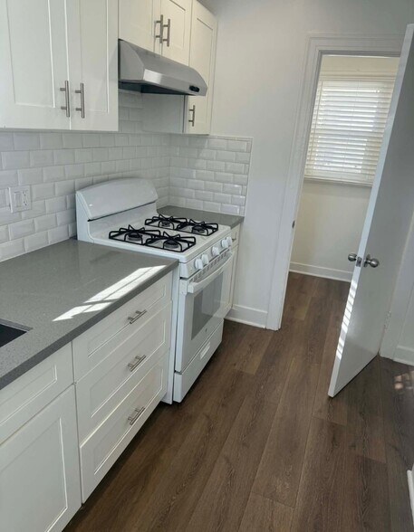 Building Photo - 2231 Ellendale Pl