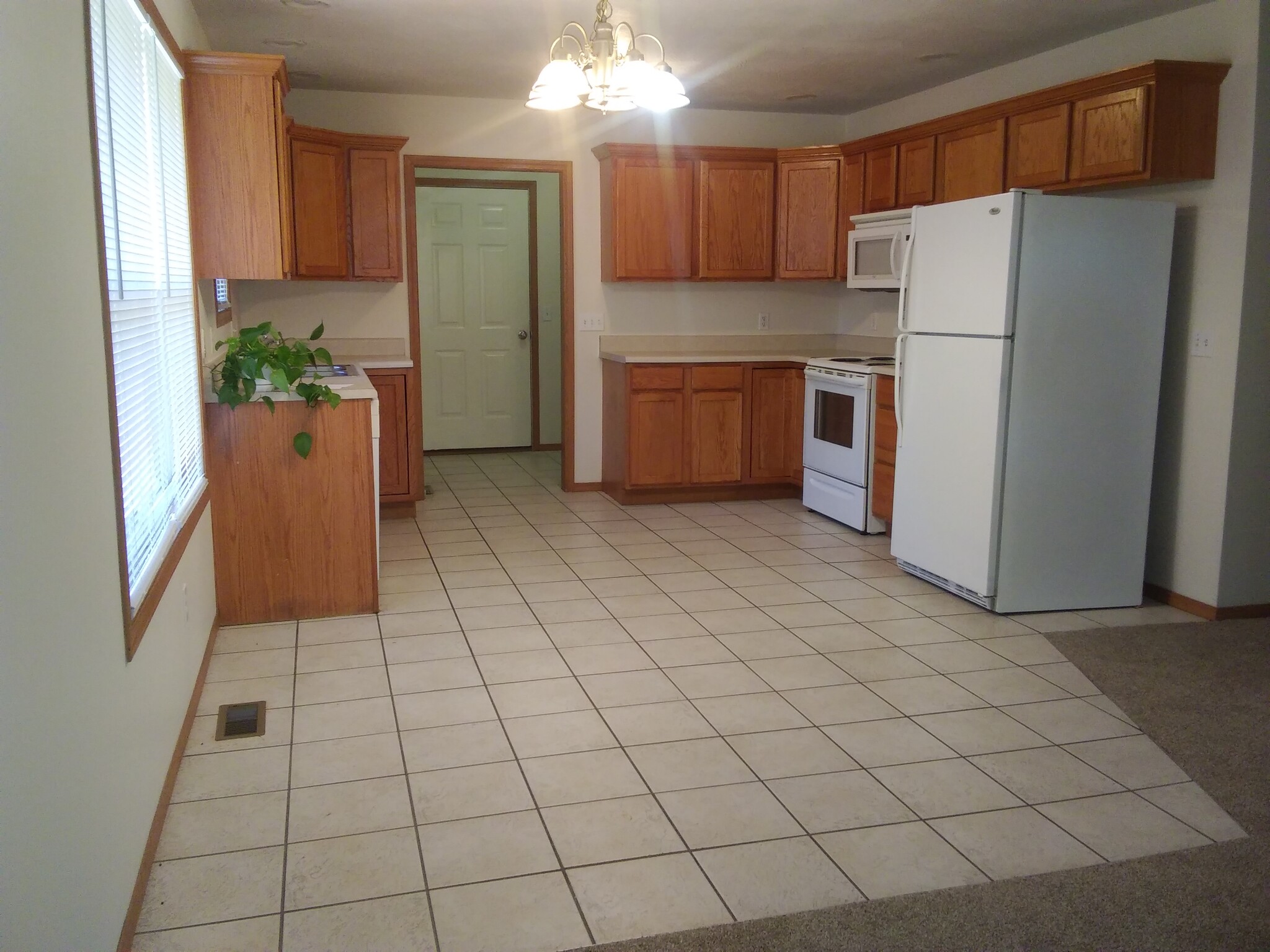 Kitchen/Dining Area - 1935 W Atlantic St