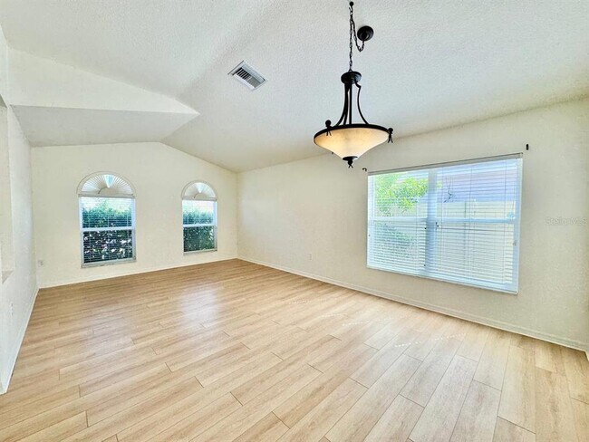 Building Photo - 22537 Roderick Dr