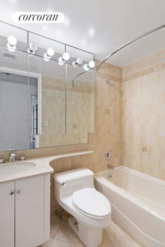Building Photo - 161 W 61st St