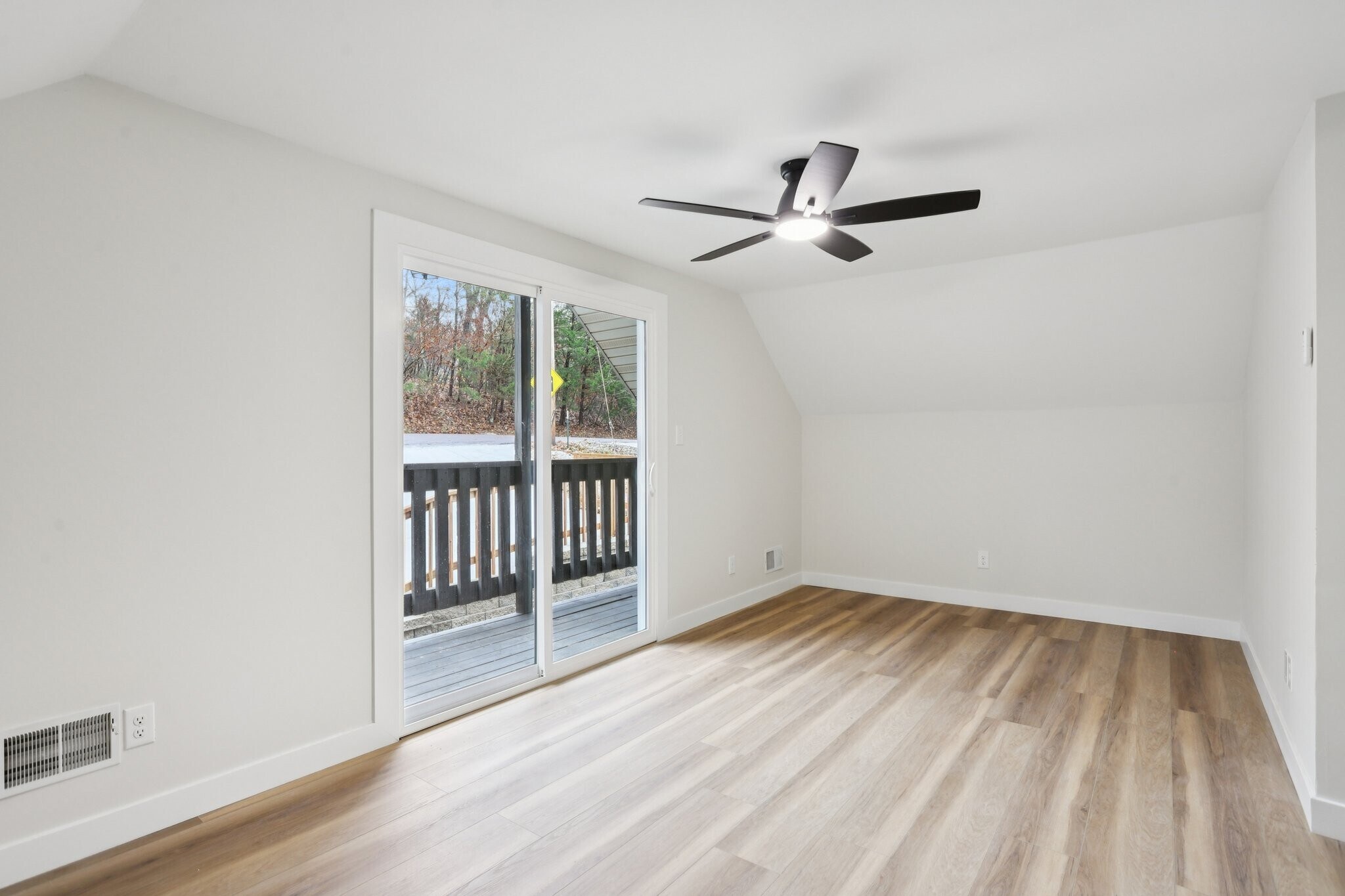 Building Photo - 1357 Lake Sherwood Dr