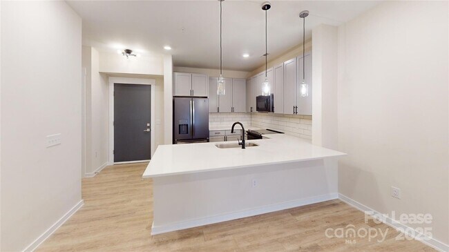 Building Photo - 3630 N Davidson St