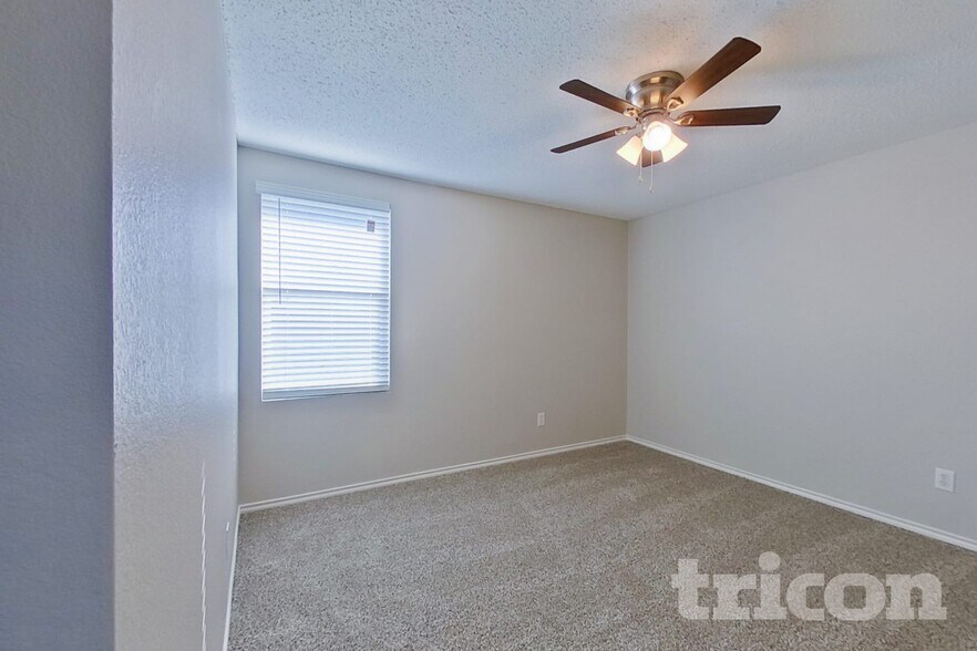 Building Photo - 16616 Jasmine Springs Dr