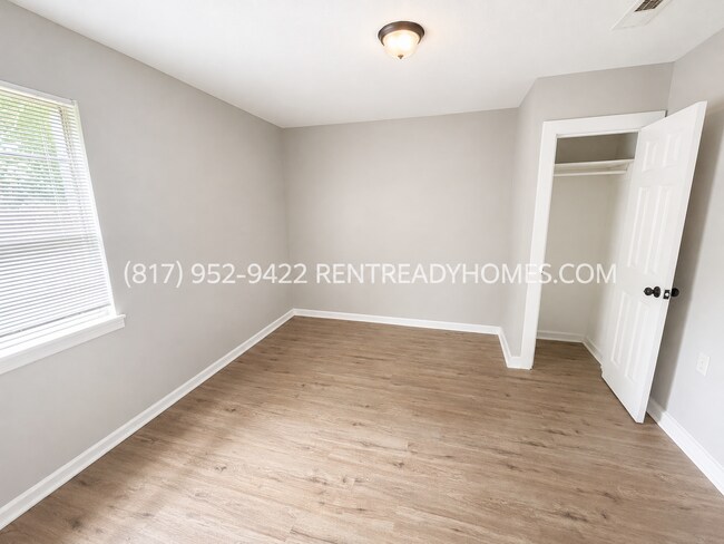 Building Photo - 1420 Rayfield Dr