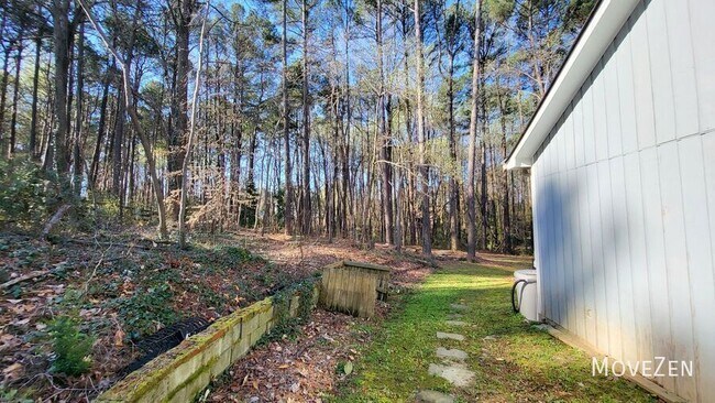 Building Photo - 4711 Highview Pl