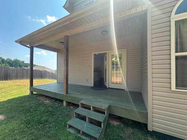 Building Photo - Incredible views 4 bed / 2.5 bath, master on main
