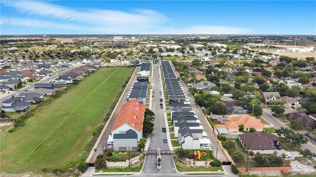 Building Photo - 21 West Dr