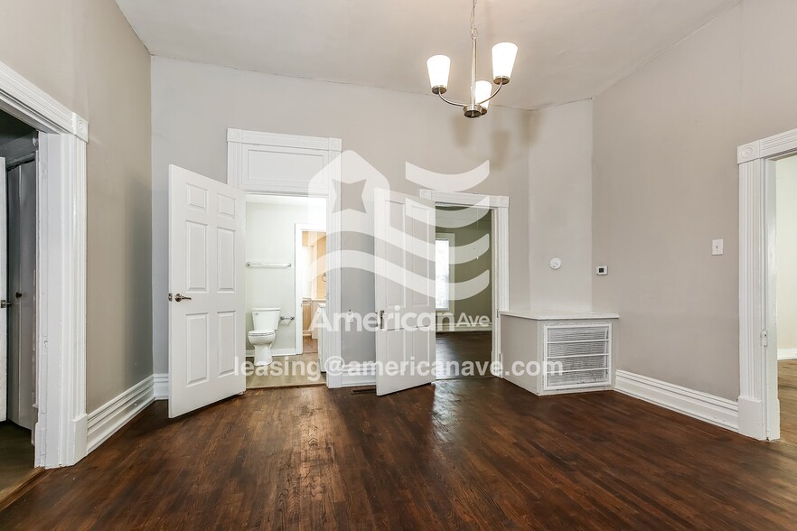 Building Photo - 814 S Elm St