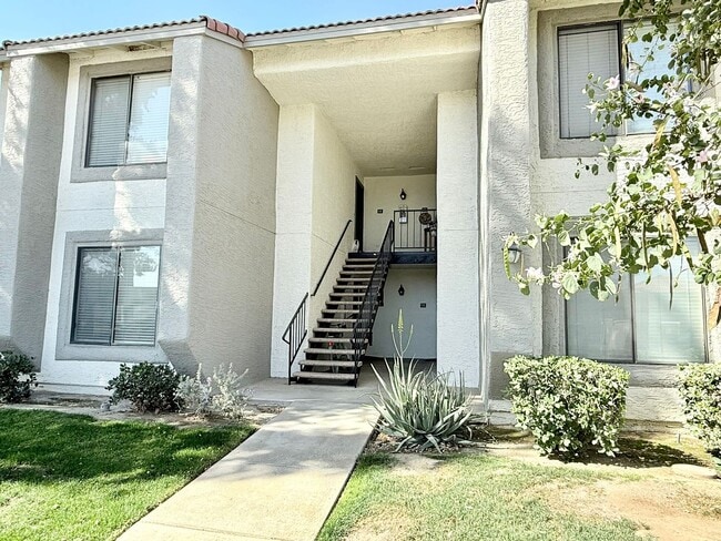 Building Photo - Charming 1-Bedroom Condo in a Prime Palm Desert Location