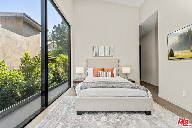 Building Photo - 1847 Coldwater Canyon Dr